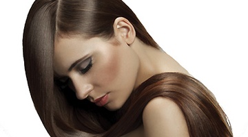 Спрей для волосся: засіб для зміцнення та укладання