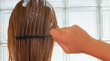 Укладання довгого волосся мусом